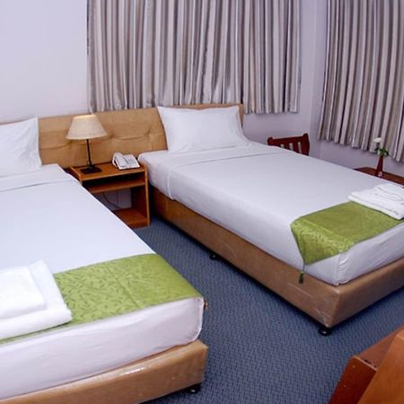Holiday Hotel Yangon Exterior foto