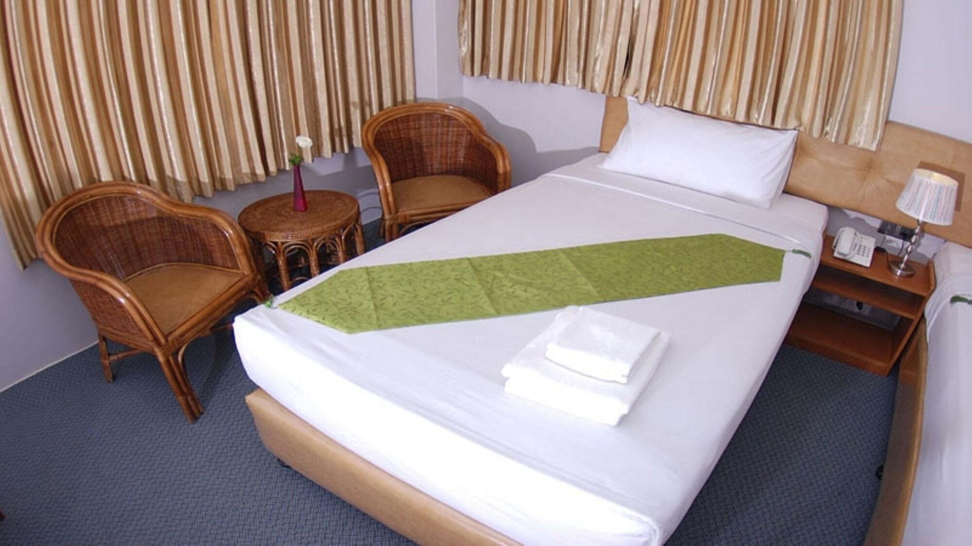 Holiday Hotel Yangon Exterior foto