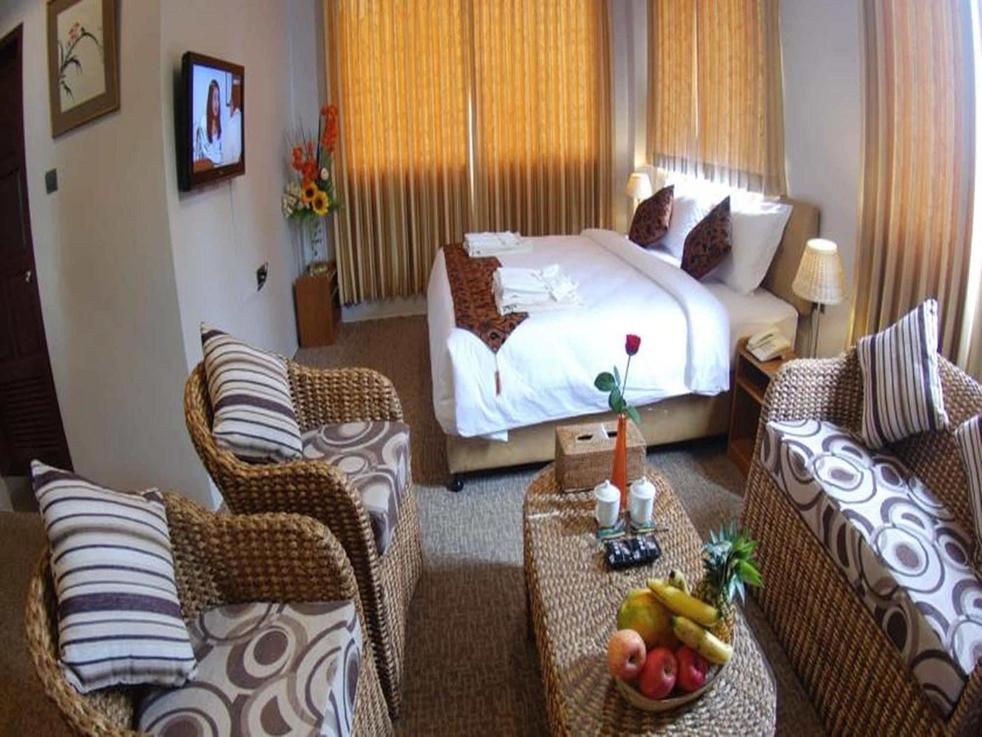 Holiday Hotel Yangon Exterior foto
